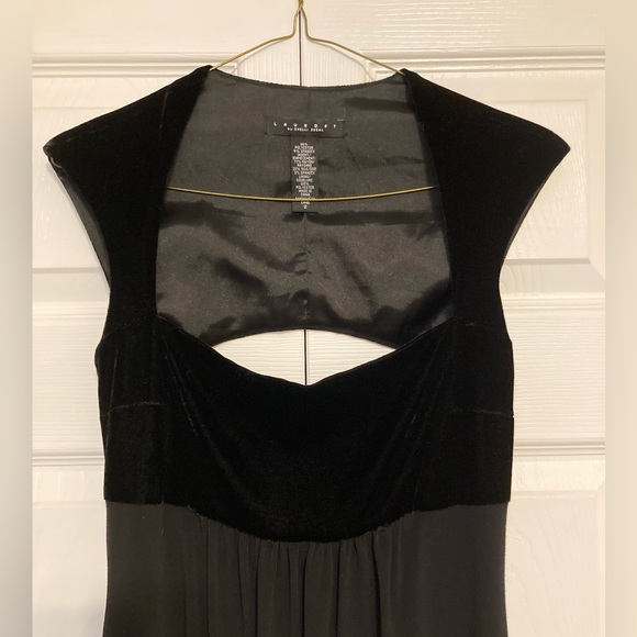 Black Velvet Empire Waist Keyhole Back Dress, Laundry by Shelli Segal - Picture 4 of 7